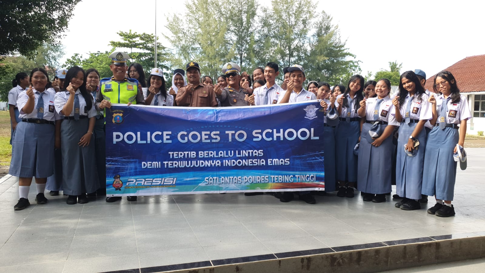 Upacara di SMA Negeri 3, Kasat Lantas Polres Tebing Tinggi Ajak Siswa Teladani Semangat Para Pahlawan