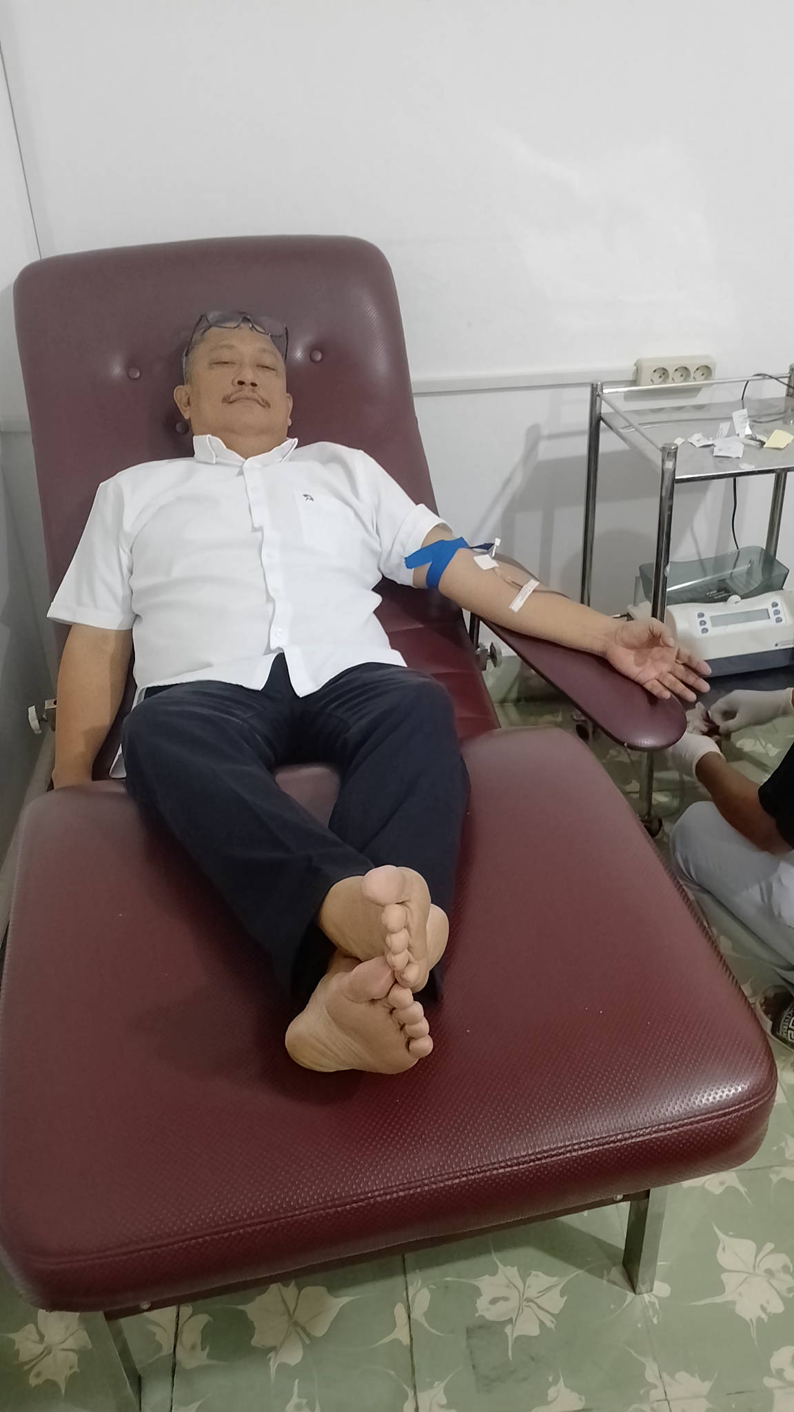 Bapak Delpin Barus S.T.,M.I.Kom Menyumbangkan Dono Darah Ke Kantor PMI