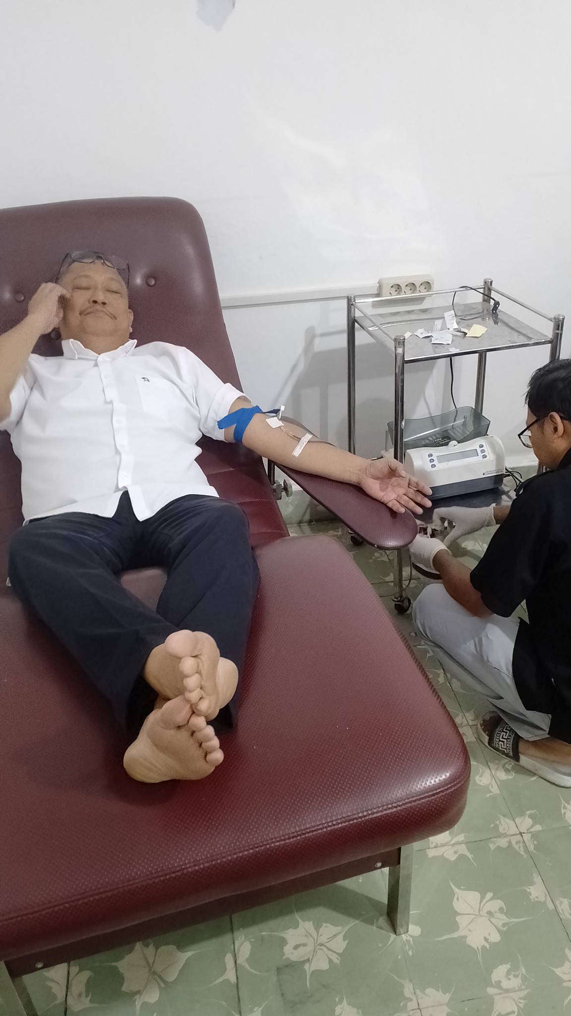 Bapak Delpin Barus S.T.,M.I.Kom Menyumbangkan Dono Darah Ke Kantor PMI