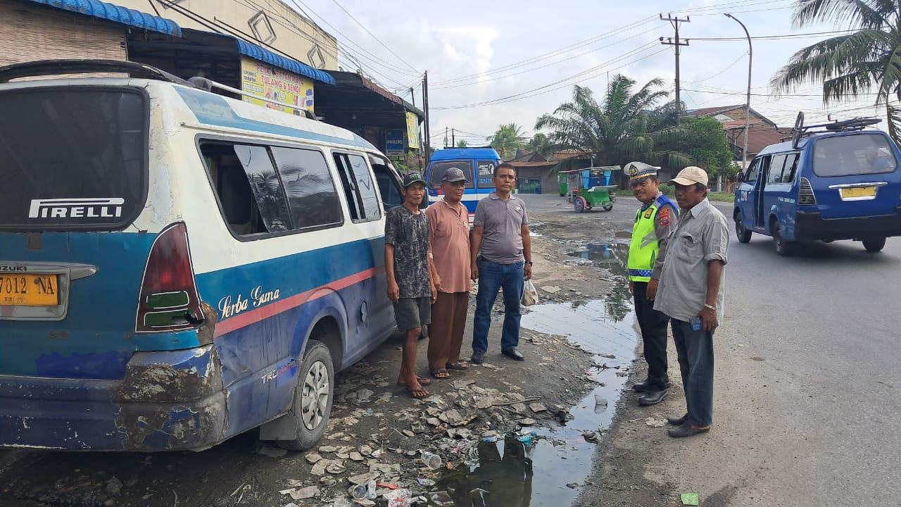 Sat Lantas Polres Tebing Tinggi Sosialisasikan Tertib Berlalulintas Kepada Supir Angkutan Umum