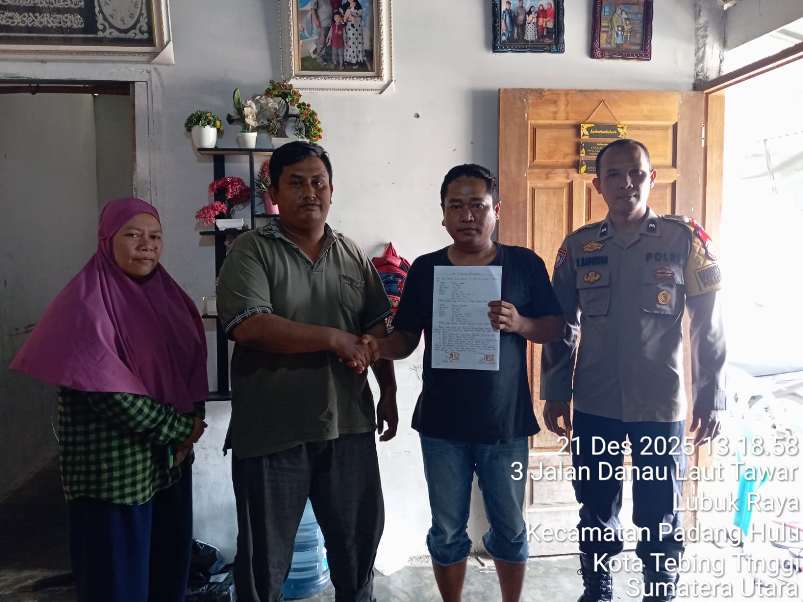 Bhabinkamtibmas Polsek Padang Hulu Mediasi Masalah Antar Warga Lubuk Raya