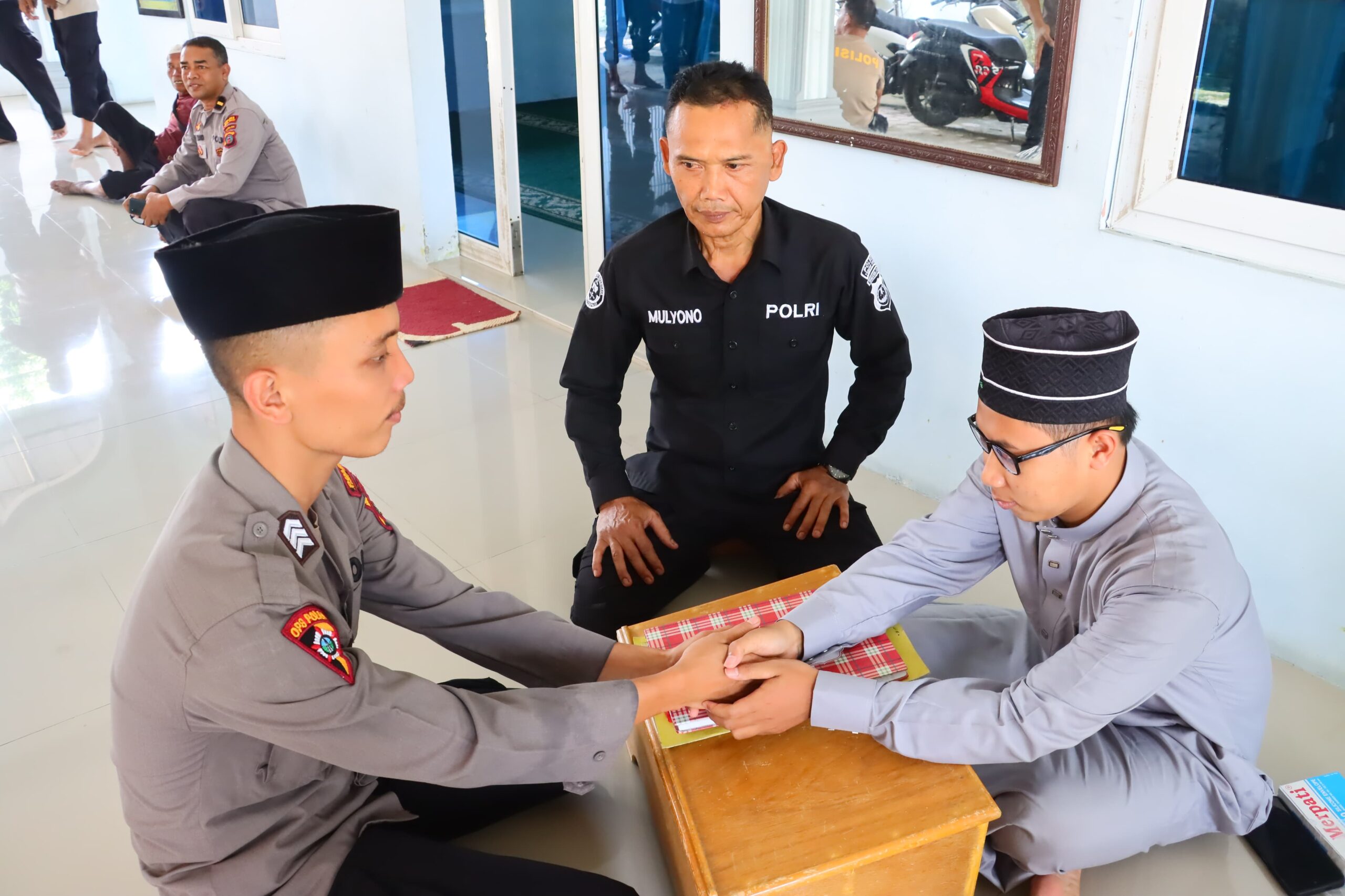 Polres Tebing Tinggi Salurkan Zakat Fitrah kepada Masyarakat