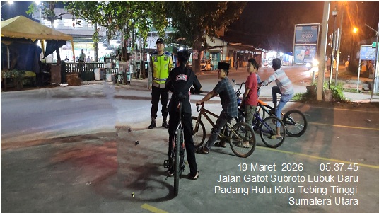 Patroli Asmara Subuh, Polsek Padang Hulu Pastikan Situasi Tetap Kondusif