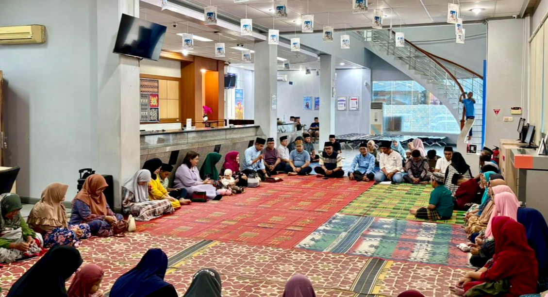 BRI BO Gunungsitoli dan YBM BRILiaN Bagikan Paket Ramadan dan Gelar Buka Puasa Bersama Pekerja