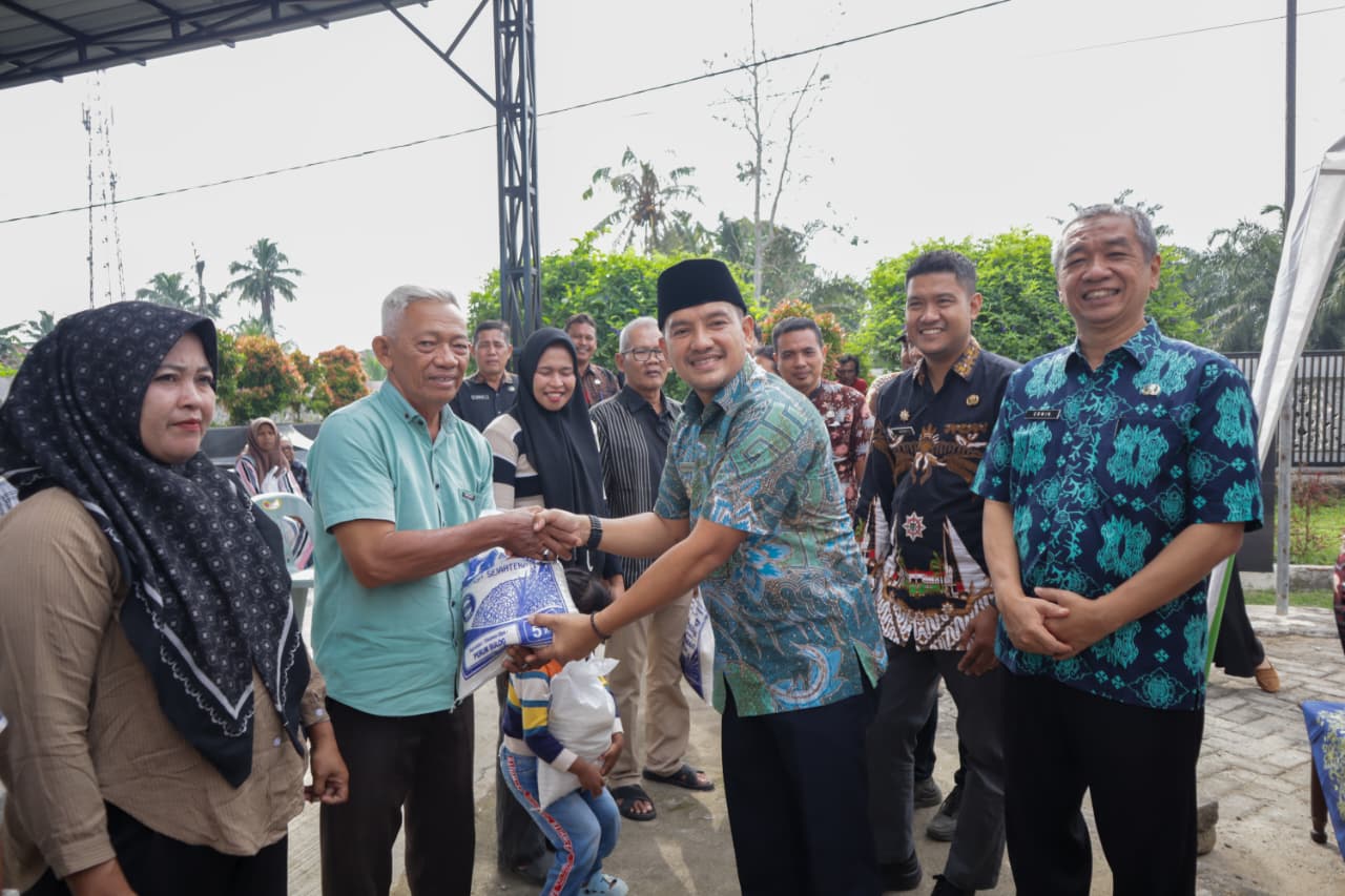 Pastikan Tepat Sasaran, Wali Kota Tebing Tinggi Tinjau Penyaluran Bantuan Beras Tahap Pertama