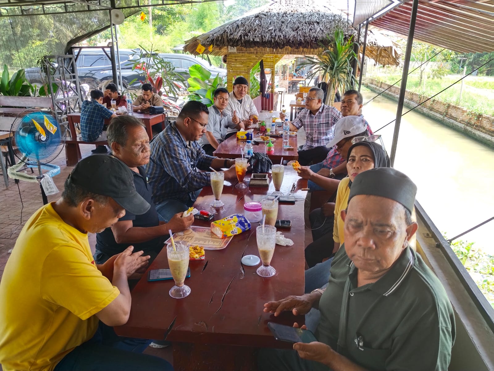 Kebersamaan Anggota DPRD Provinsi Sumut, Delpin Barus ST. M.Ikom. Bersma Rekan Jurnalis